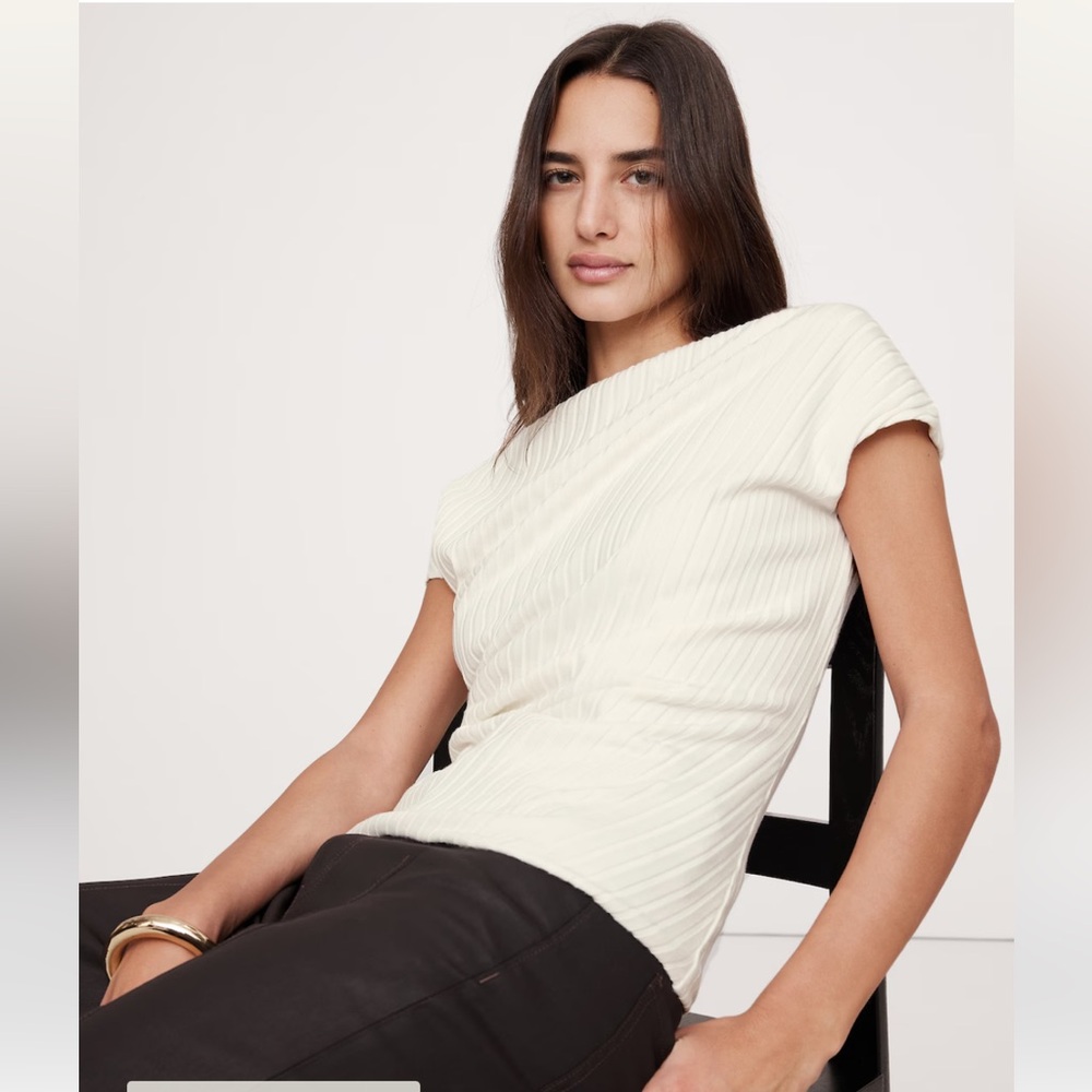WIDE RIBBED DRAPED TOP